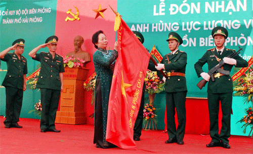 Le poste-frontière Cat Bà décoré du titre de héros des forces armées populaires - ảnh 1